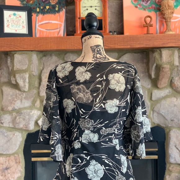 LOFT 10P Ladies Top. Black/floral semi-sheer - Picture 4 of 6